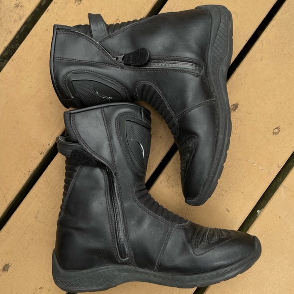 Black Icon Reign Women’s Motorcycle Boots - Picture 3 of 6